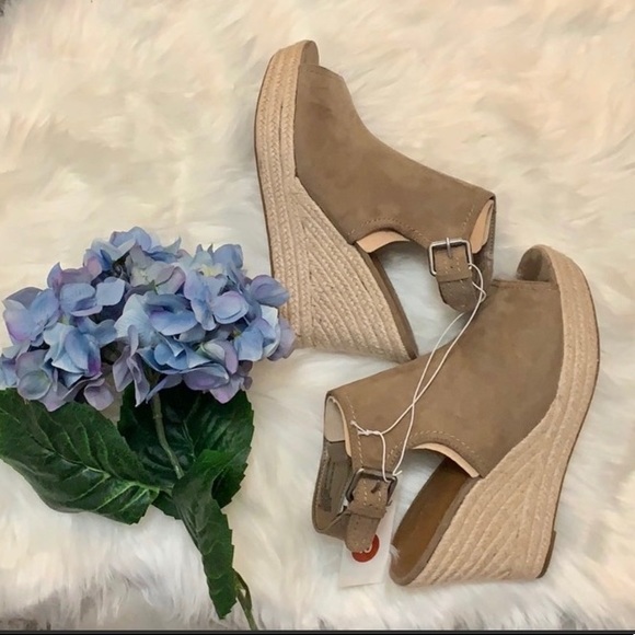 Universal Thread Shoes - 🛍Deal of Day! Taupe Cayla Espadrille Sandals